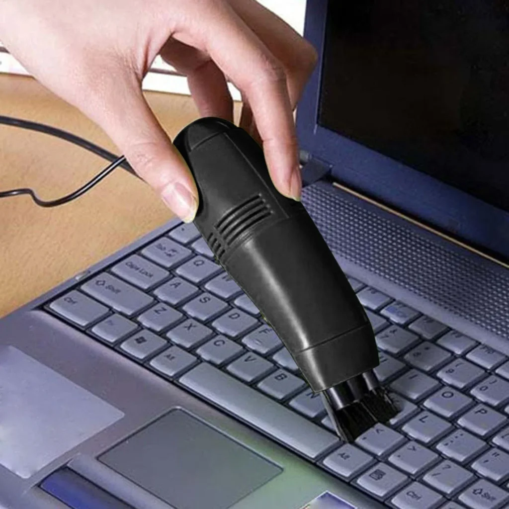 clean usb port with usb vacuum cleaner