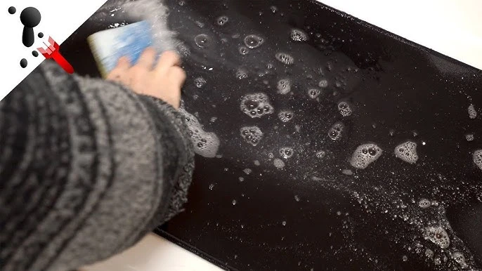 clean mouse pad at home in water
