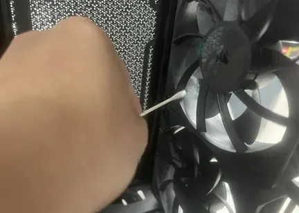 clean fan blades of gaming pc
